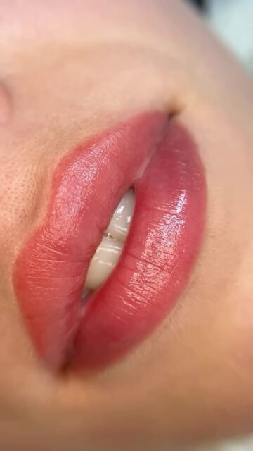 LIP BLUSH - læbepigmentering 💋💄
Følg med i processen 🫶🏼

#lipblush#læbepigmentering#lipblushaarhus#pmu#pmuaarhus