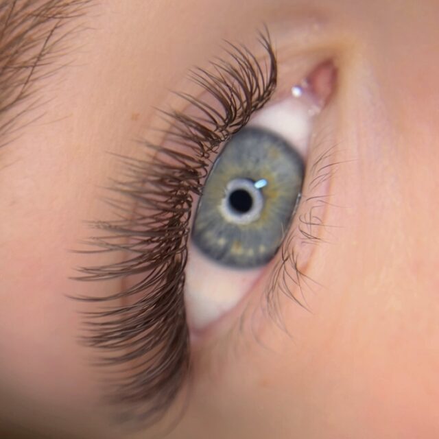 Brune vipper bliver mere og mere populært, og vi kan vel alle se hvorfor? 💁🏼‍♀️🤎
#bruneflatlashes