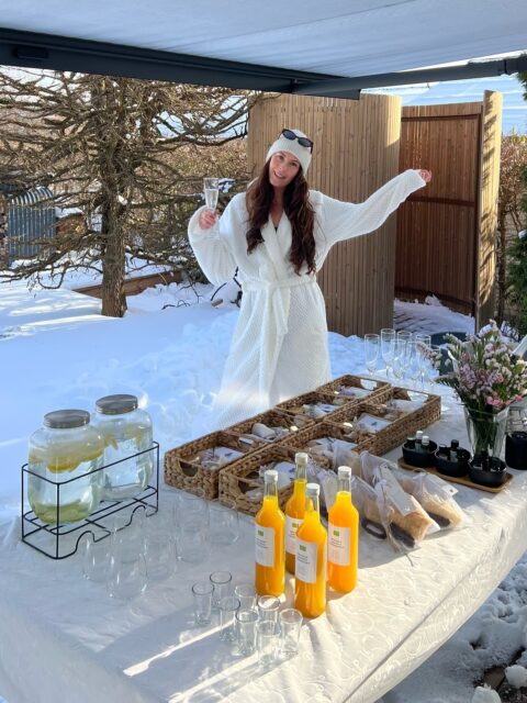 @hoff.beauty x @divinenature.dk 

Sauna og wellness event på en søndag for skønne damer. Bedre bliver det ikke 🧖‍♀️🤍 sauna, vildmarksbad og koldtvandskar kan lejes og bookes inde på @divinenature.dk 🫶🏼 kæmpe anbefaling. 

#saunaaarhus#sauna#saunagus#gus