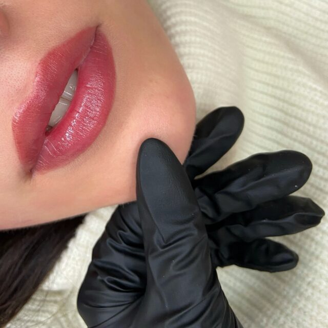 Læbepigmentering - lige efter behandling 💋❤️

#lipblush#læbepigmentering#lipblushing#pmu#pmuaarhus