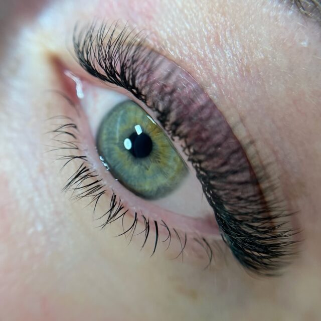 Jeg gav mig selv en LED udfordring - extensions på de nederste vipper 🥵 hvad synes vi? 
#lashextensions#vipperaarhus