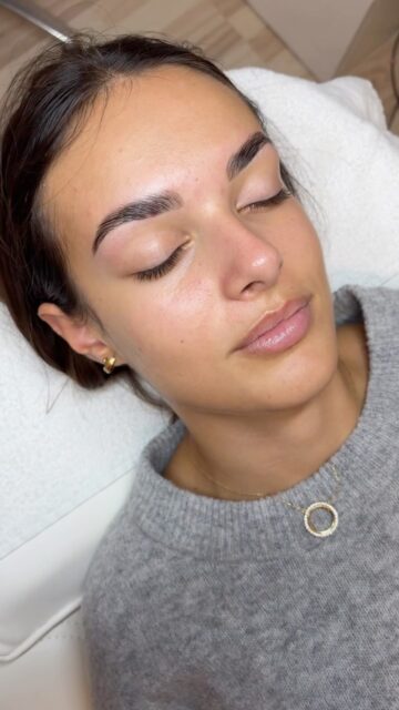 Clean brows 🤍 browlamination og voks