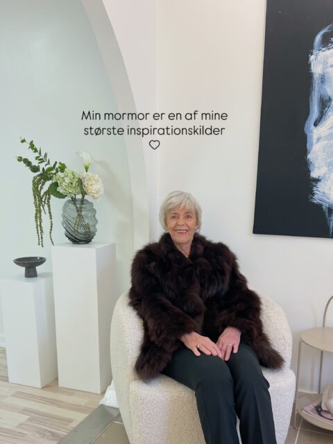Det min mormor kan fortælle om produkter til bryn og vipper i hendes unge år er så interessant 🤍 browgel var ikke opfundet, men med hårlak, lipgloss og mascara kom man også langt ✨